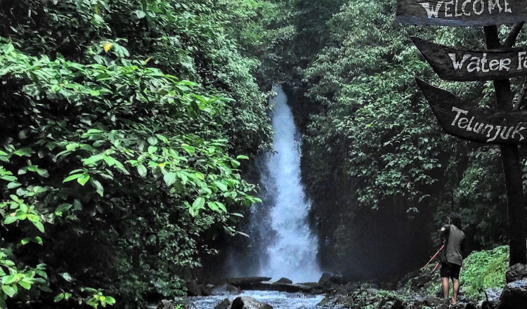 Meneduh di Air Terjun Telunjuk Raung, Hidden Gem di Bawah Kaki Gunung Raung