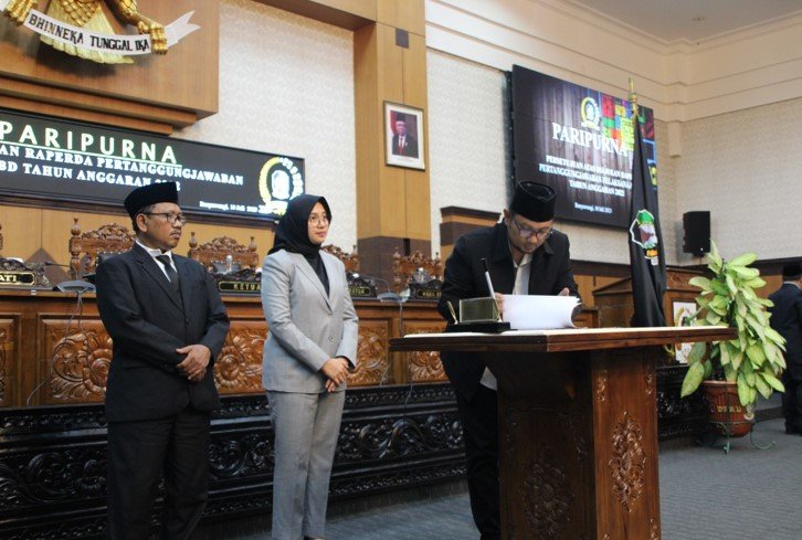 Paripurna DPRD Banyuwangi Setujui Raperda Pertanggungjawaban APBD 2022