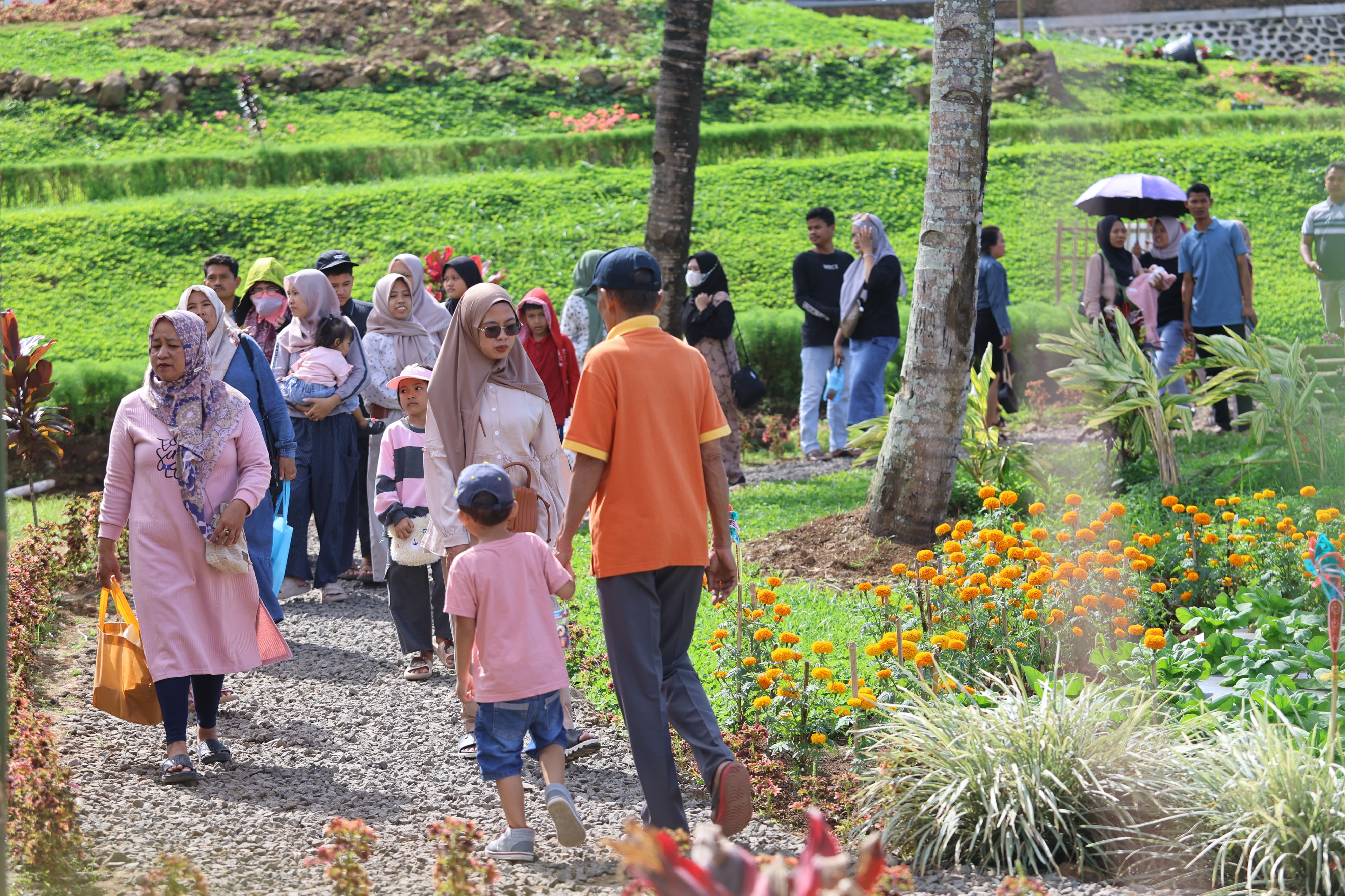 Ribuan Pengunjung Meriahkan Sepekan di Agrowisata Tamansuruh