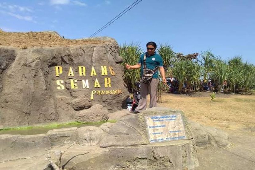 Pantai Parang Semar Banyuwangi Sajikan Pemandangan Eksotik
