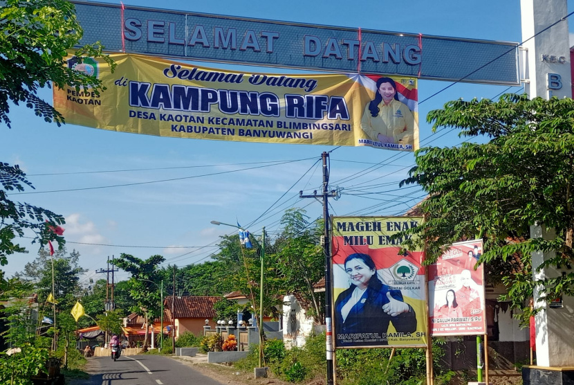 Spanduk Caleg Golkar Terpampang di Gapura Desa Gegerkan Banyuwangi