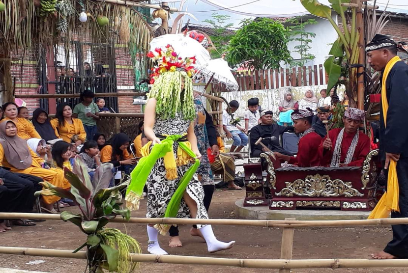 Ritual Adat Seblang: Menjaga Tradisi, Mengharap Berkah, dan Mempererat Kebersamaan di Desa Olehsari