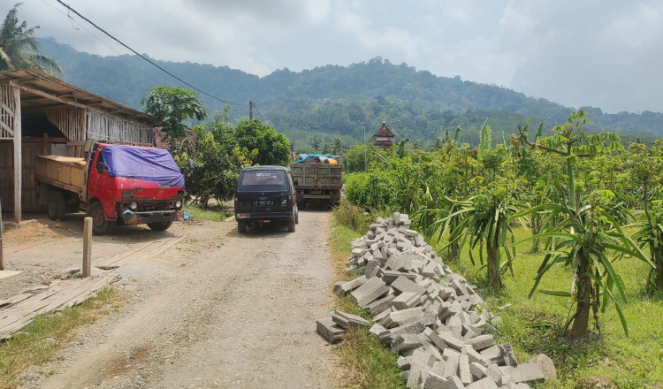 PT BSI Bangun Infrastruktur di Pesanggaran, Mobilitas Warga Makin Lancar