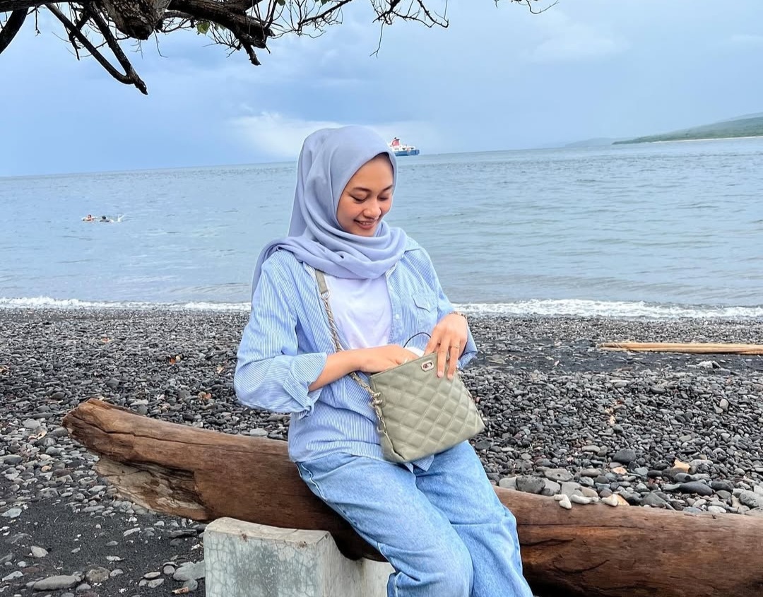 Menikmati Panorama Eksotis di Pantai Grand Watu Dodol